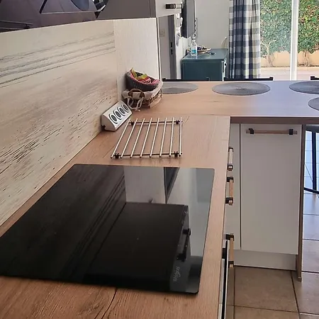 Dom wakacyjny Renovee Climatisee Avec Piscine Et Parking Proche - Fr-1-607-107 *